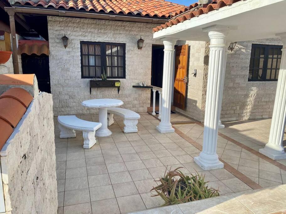 3-Bedroom Villa With A Jacuzzi Noord Exterior foto