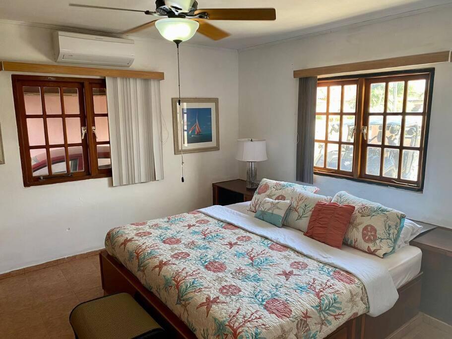 3-Bedroom Villa With A Jacuzzi Noord Exterior foto